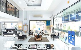 เบดบายซิตี้ สุรวงศ์ พัฒน์พงศ์